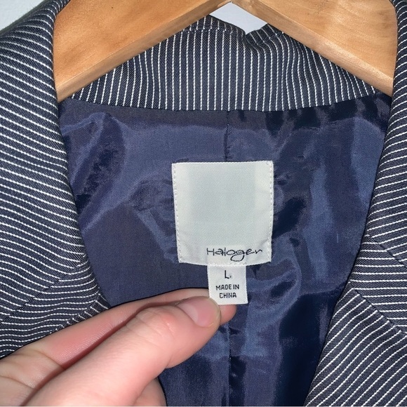 Halogen  Blazer Jacket Women’s Size Large Blue White Pinstripe 3-Button Business - Picture 6 of 10
